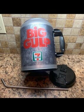 Whirley 7-Eleven Big Gulp 100 oz Insulated Fountain Mug. Silver Color Metallic